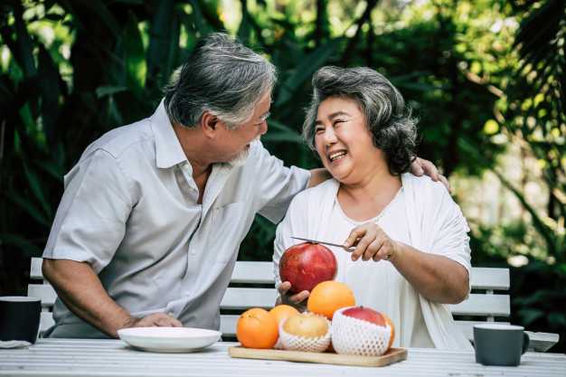 elderly-couples-playing-eating